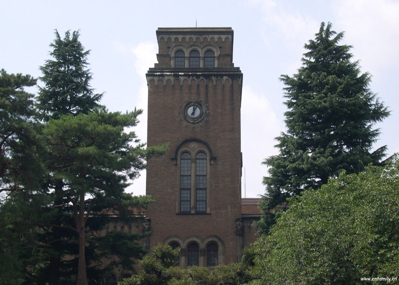 1260945292SIEKciUT桥大学.jpg